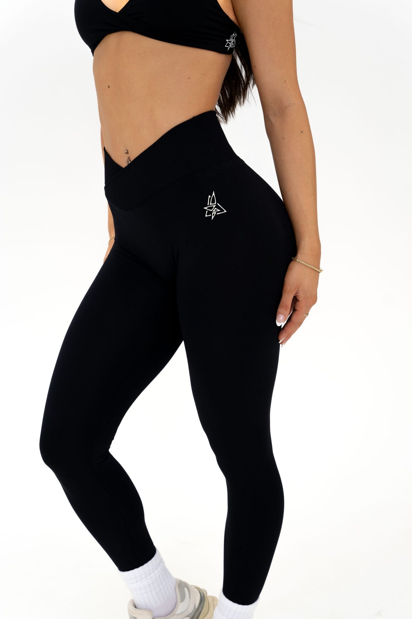 ELAN-BLACK-3.jpg