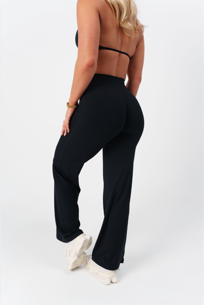 Essential Straight Leg Pants - Black