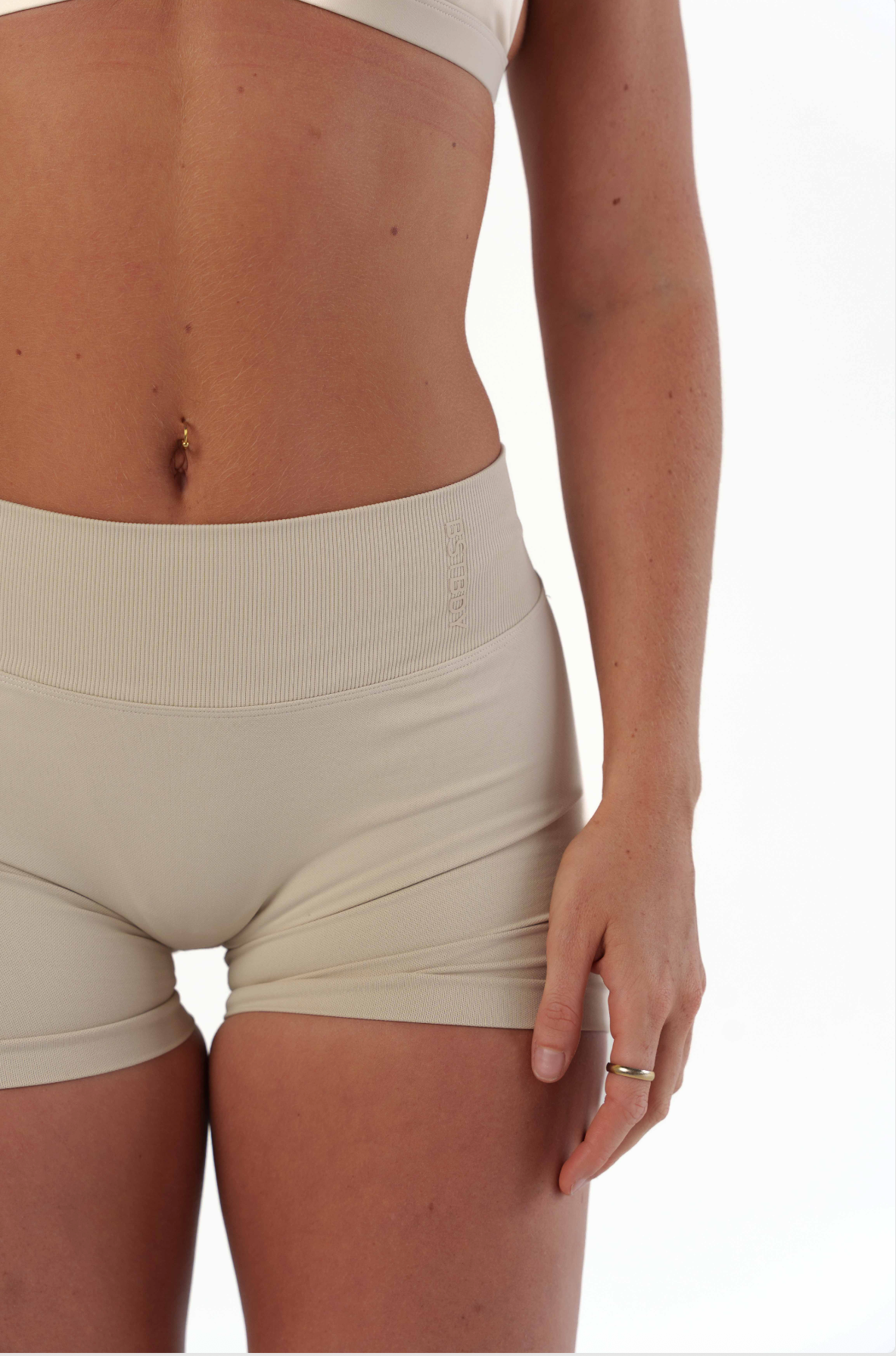Dynamic V-sculpt shorts - Cashew