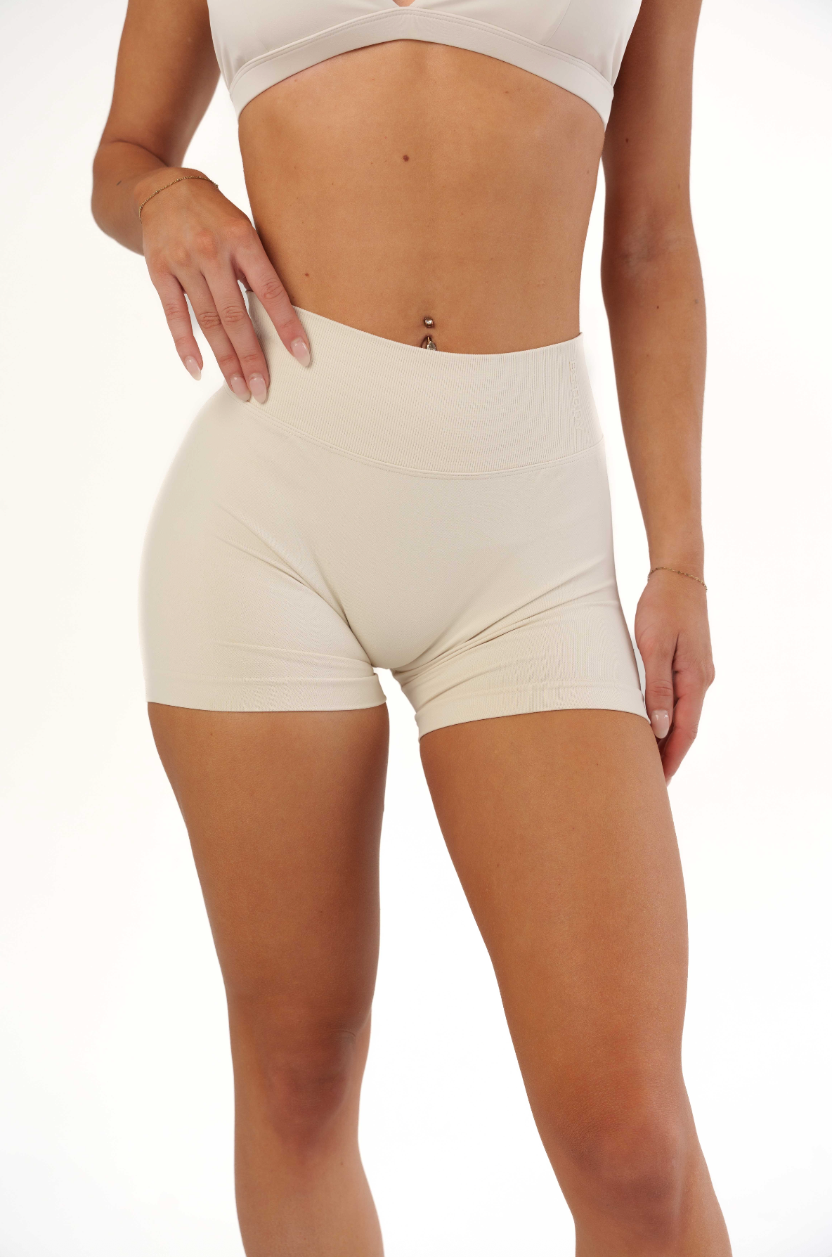 Dynamic V-sculpt shorts - Vanilla